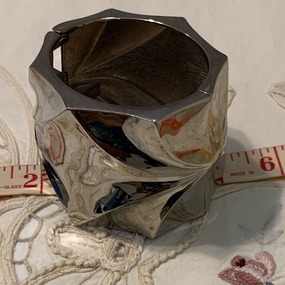 Guess Boho Vintage Geometric Shaped Cuff with hinge snap closure.  Like new - Picture 2 of 6